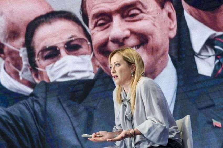 Eletti i Capigruppo alle Camere. Berlusconi a ruota libera, rivendica la Giustizia e riapre a Putin