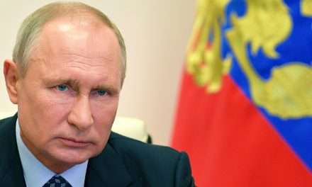 Putin annuncia la candidatura e punta al quinto mandato