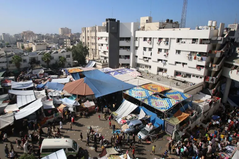 Gaza, probabile accordo per il rilascio di 50 ostaggi in cambio di 3 giorni di tregua. Continua l’attacco all’ospedale Al Shifa