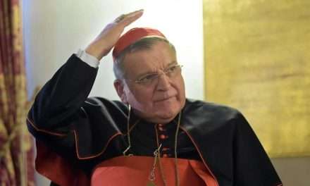 Vaticano, al Cardinale Burke revocato lo stipendio cardinalizio e l’assicurazione sanitaria