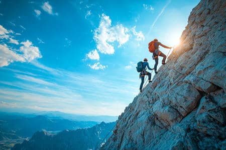 Nepal, truffa sugli alpinisti: falsi malori e soccorsi in elicottero per milioni di euro